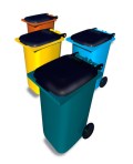 Multi colored waste diposal bins ©Maninblack – Fotolia.com